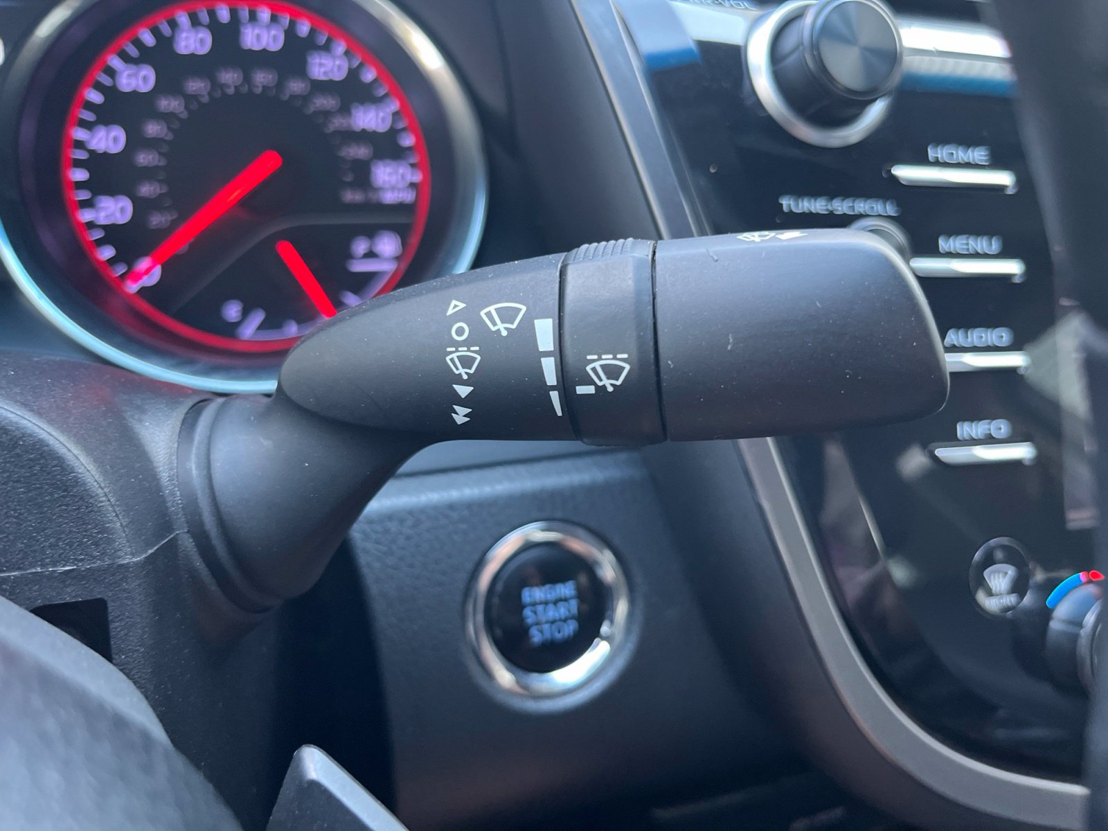 Used 2018 Toyota Camry XSE FWD image 18