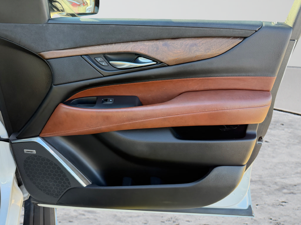 Used 2019 Cadillac Escalade Premium Luxury AWD/4WD image 36