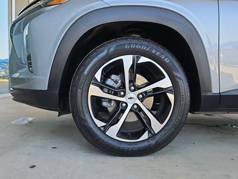 Used 2024 Chevrolet Trax RS FWD image 23