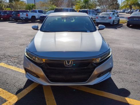 Used 2018 Honda Accord Sport image 4