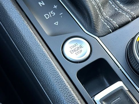 Used 2022 Volkswagen Atlas SEL R-Line image 23