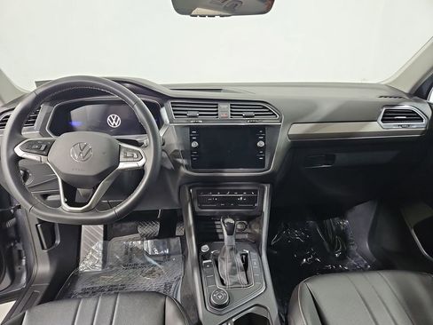 Certified 2024 Volkswagen Tiguan SE w/ Panoramic Sunroof Package image 15