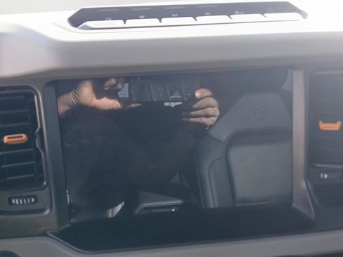 Used 2021 Ford Bronco Badlands image 15