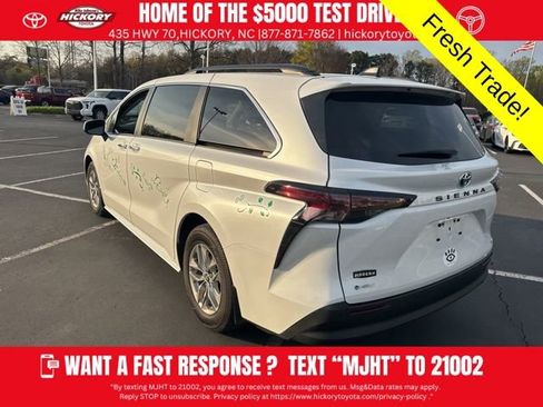 Used 2025 Toyota Sienna XLE image 5