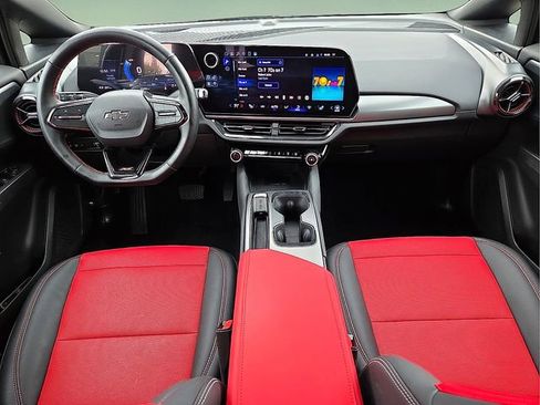 Used 2025 Chevrolet Equinox EV RS FWD image 13