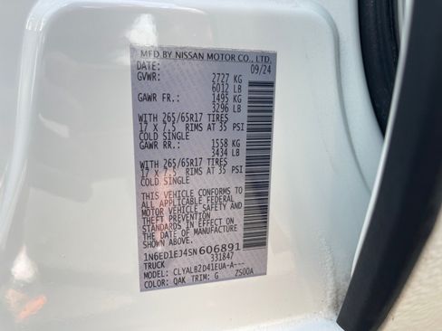 Used 2025 Nissan Frontier SV RWD image 11