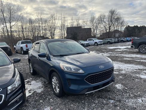 Used 2020 Ford Escape SE image 3