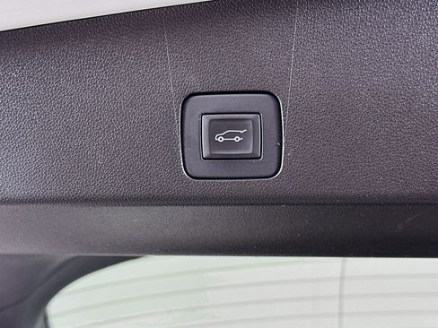 Used 2022 Buick Encore GX Select w/ Sport Touring Package FWD image 28