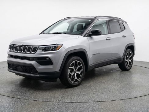 Used 2025 Jeep Compass Limited AWD/4WD image 3