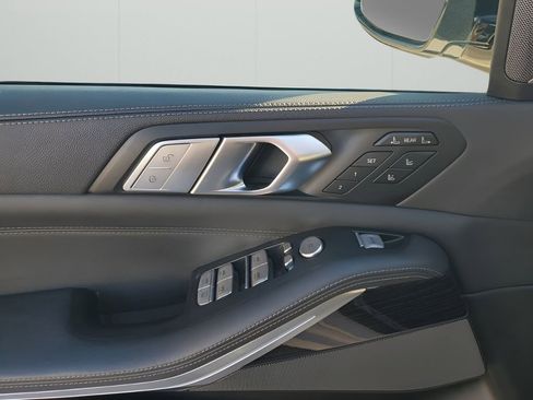 Used 2022 BMW X7 xDrive40i w/ M Sport Package image 27