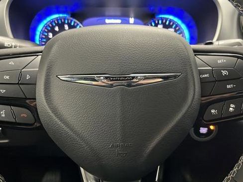 Used 2024 Chrysler Pacifica Touring image 15
