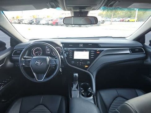 Used 2020 Toyota Camry SE image 19