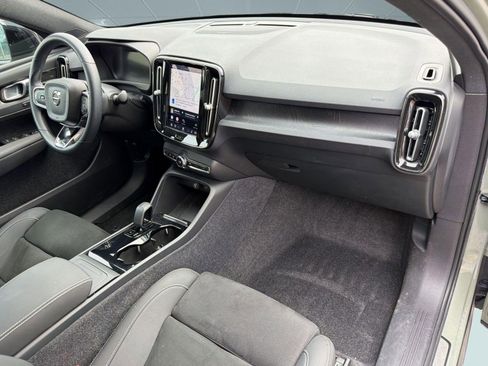 Used 2023 Volvo C40 P8 Recharge Ultimate image 31