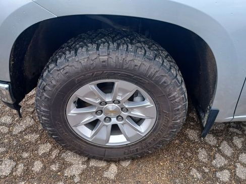 Used 2020 Chevrolet Silverado 1500 LT image 3