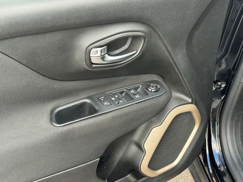 Used 2016 Jeep Renegade Sport w/ Power & Air Group image 14