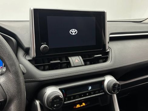 Used 2024 Toyota RAV4 LE AWD/4WD image 22