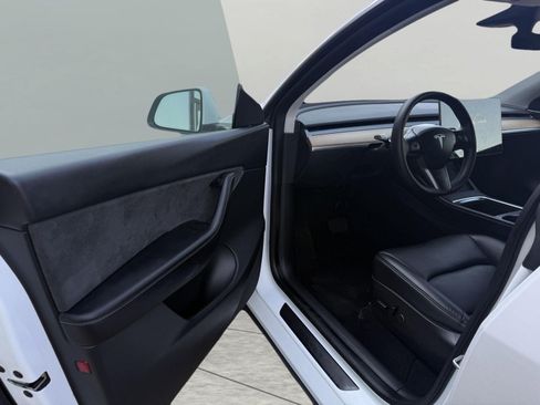 Used 2022 Tesla Model Y Long Range AWD/4WD image 19
