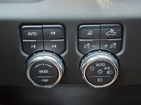 Used 2025 GMC Sierra 1500 AT4X AWD/4WD image 18
