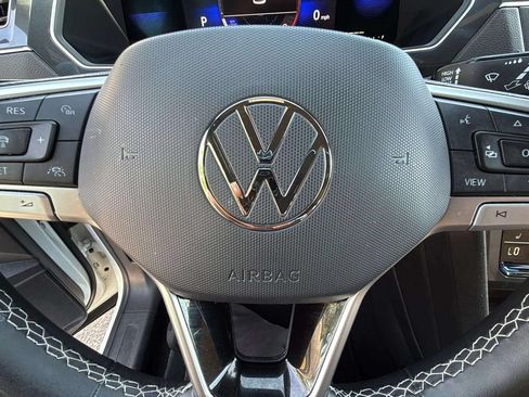 Used 2022 Volkswagen Tiguan SE AWD/4WD image 13