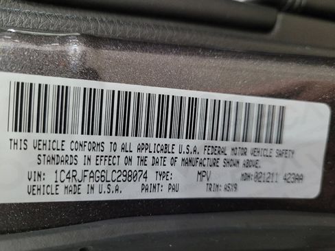 Used 2020 Jeep Grand Cherokee Laredo image 33