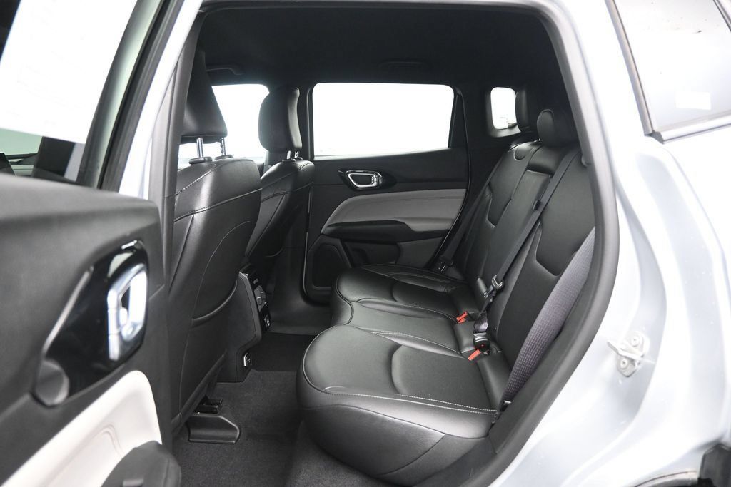 Used 2025 Jeep Compass Limited AWD/4WD image 26