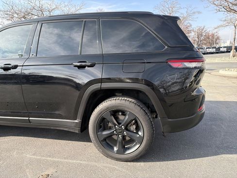 Used 2023 Jeep Grand Cherokee Altitude image 13