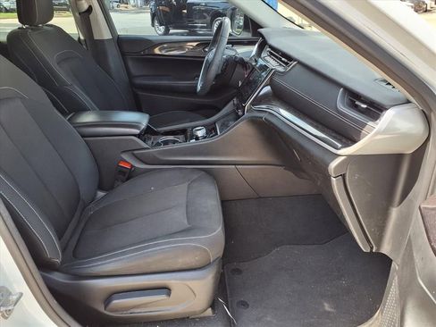 Used 2023 Jeep Grand Cherokee L Laredo w/ Luxury Tech Group I RWD image 9