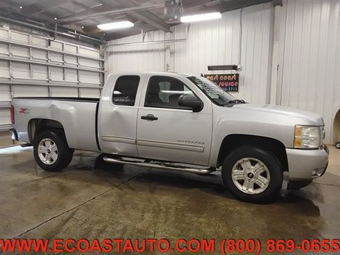 Used 2011 Chevrolet Silverado 1500 LT w/ All-Star Edition AWD/4WD image 2
