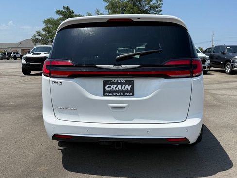 Used 2025 Chrysler Pacifica Pinnacle w/ Trailer Tow Group FWD image 6