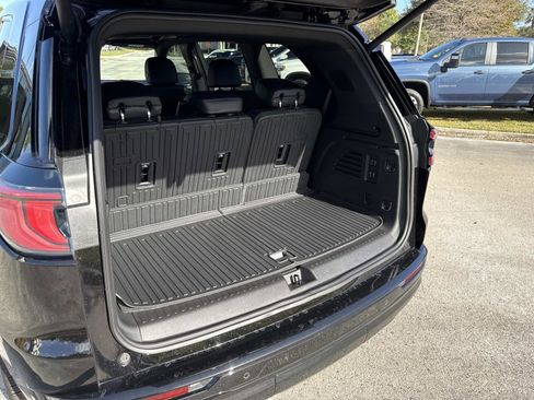 Used 2025 GMC Acadia Denali w/ Super Cruise Package image 11