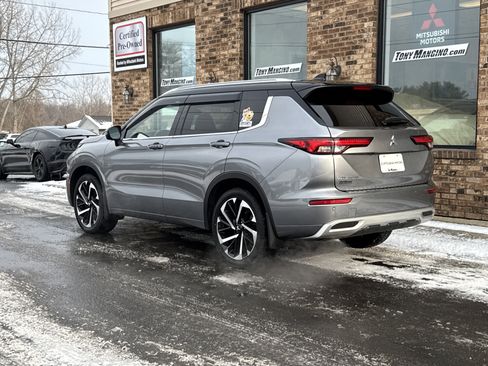 Used 2023 Mitsubishi Outlander SEL 40th Anniversary image 3