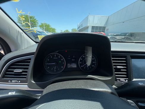 Used 2018 Hyundai Elantra SE w/ SE Connectivity Package 04 FWD image 17