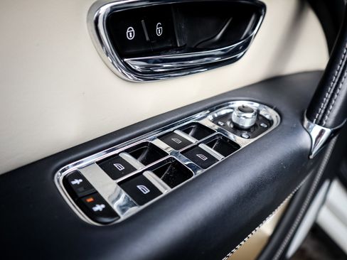 Used 2019 Bentley Bentayga image 15