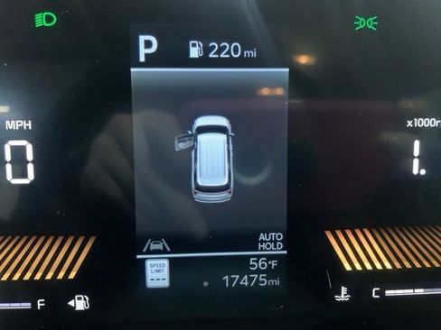 Used 2025 Kia Carnival EX image 18