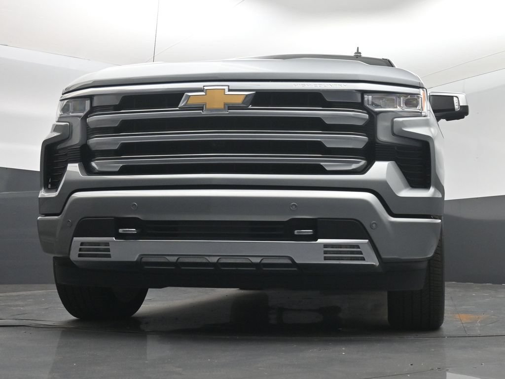 Used 2025 Chevrolet Silverado 1500 High Country w/ Technology Package AWD/4WD image 31