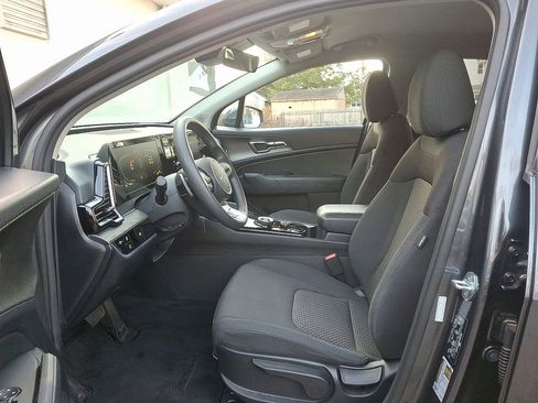 Used 2023 Kia Sportage LX image 13