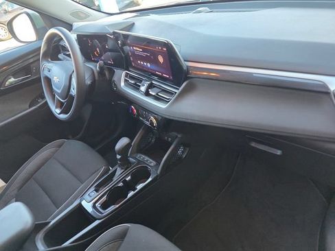 Used 2025 Chevrolet TrailBlazer LT FWD image 19