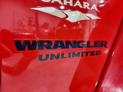 Used 2013 Jeep Wrangler Unlimited Sahara AWD/4WD image 18