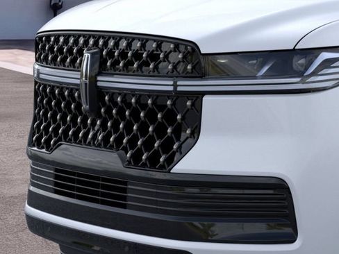 New 2026 Lincoln Navigator L Black Label AWD/4WD image 17