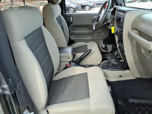 Used 2010 Jeep Wrangler Rubicon w/ PWR Convenience Group image 16