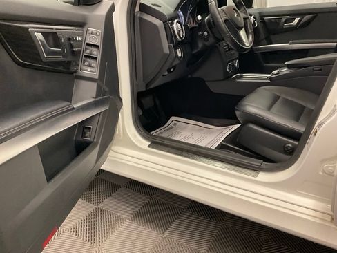 Used 2015 Mercedes-Benz GLK 350 4MATIC image 4