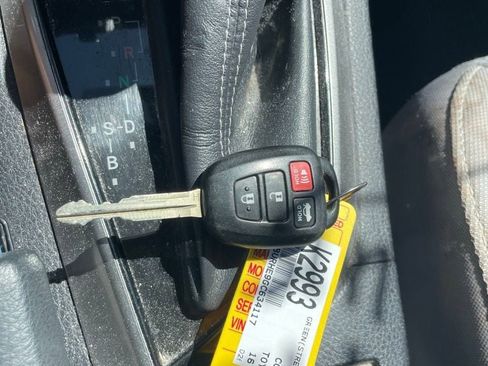 Used 2016 Toyota Corolla LE image 14