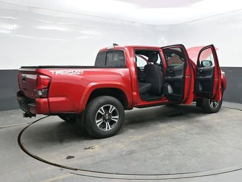 Used 2018 Toyota Tacoma TRD Sport w/ Technology Package image 47