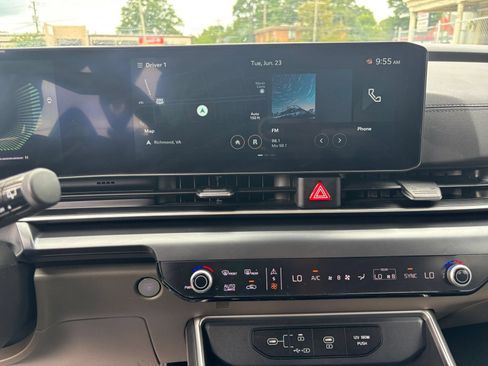Used 2026 Kia Carnival FWD image 21
