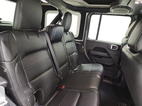 Used 2022 Jeep Wrangler Unlimited Sahara AWD/4WD image 19