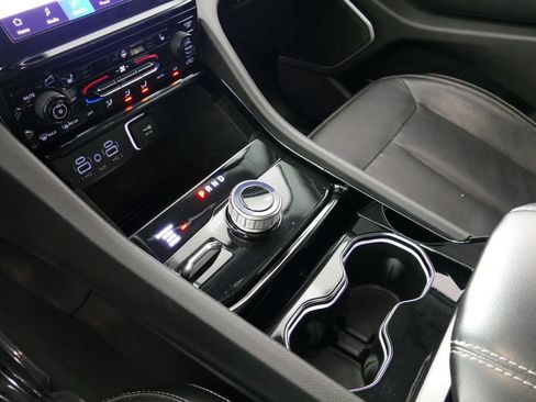 Used 2022 Jeep Grand Cherokee L Limited AWD/4WD image 10