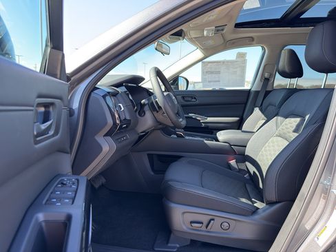 New 2026 Nissan Pathfinder SV image 11