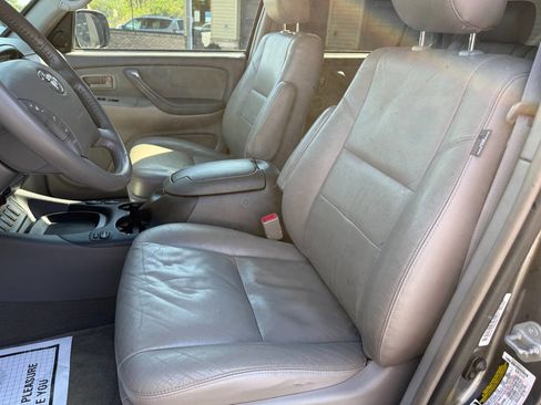 Used 2005 Toyota Sequoia SR5 AWD/4WD image 16