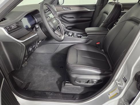 New 2026 Jeep Grand Cherokee Limited w/ Limited Altitude Package image 11