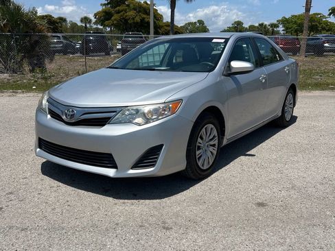 Used 2012 Toyota Camry LE FWD image 1